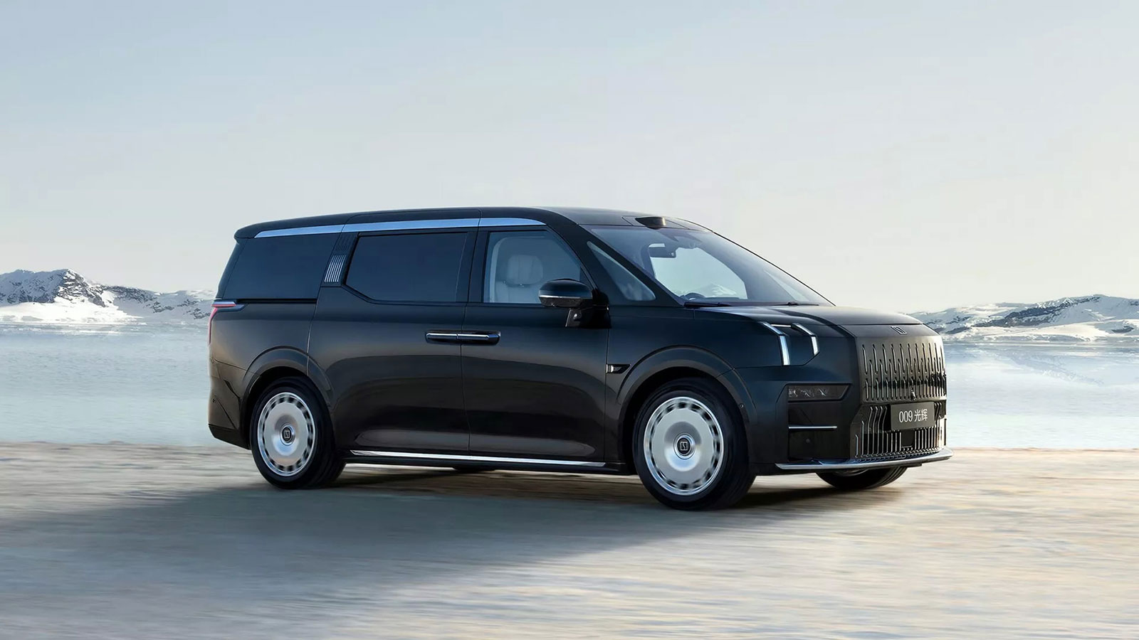 Το Zeekr 009 Grand δε... μαρτυράει τους VIP επιβάτες του! 